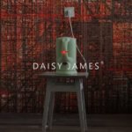 Daisy James behang The Deep
