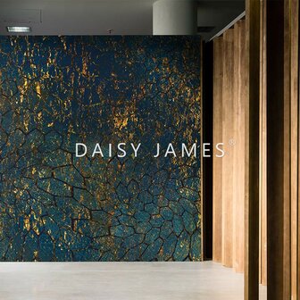 Daisy James behang The Blue and Gold