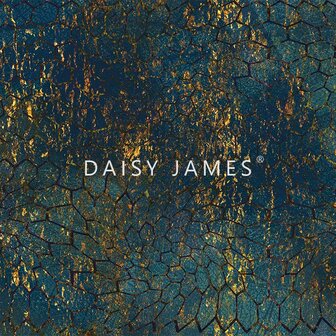 Daisy James behang The Blue and Gold