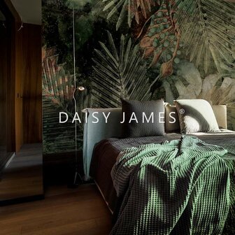 Daisy James behang The Viridity Green