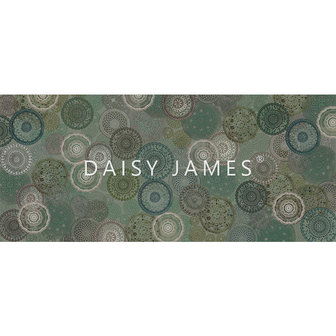 Daisy James behang The Rhythm Green