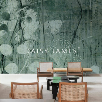 Daisy James behang The Sage