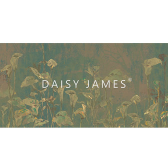 Daisy James behang The Perigone Blue