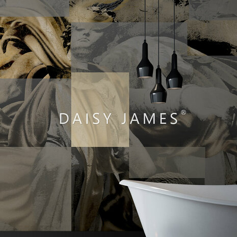 Daisy James behang The Apollo