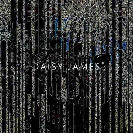 Daisy James behang The Specs
