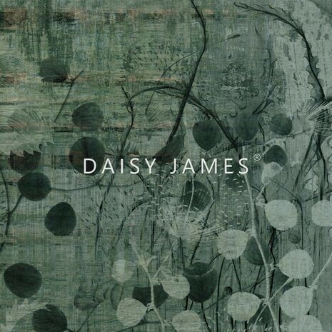 Daisy James behang The Sage