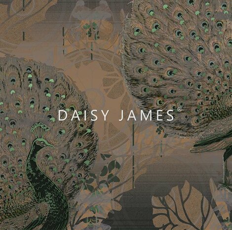 Daisy James behang The Pavo